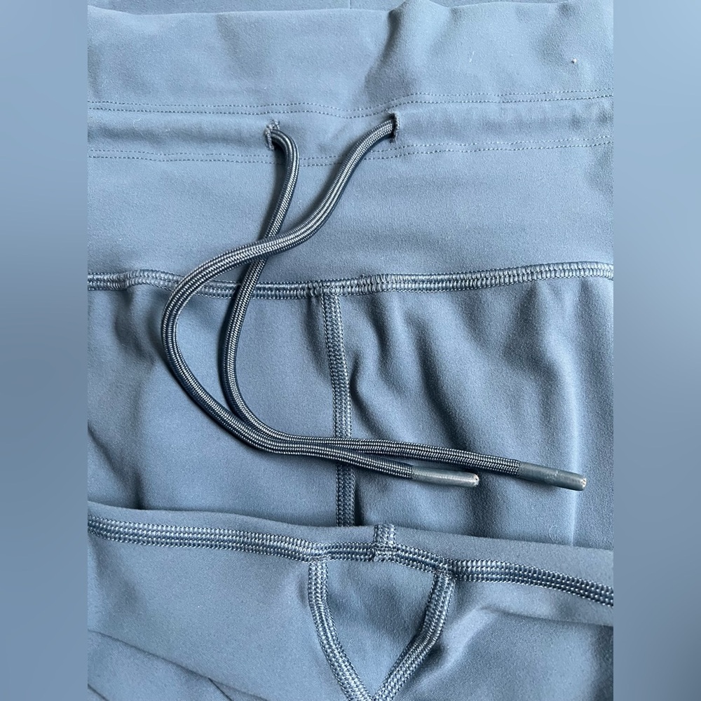 Vuori Daily Legging - French Blue - Picture 3 of 5